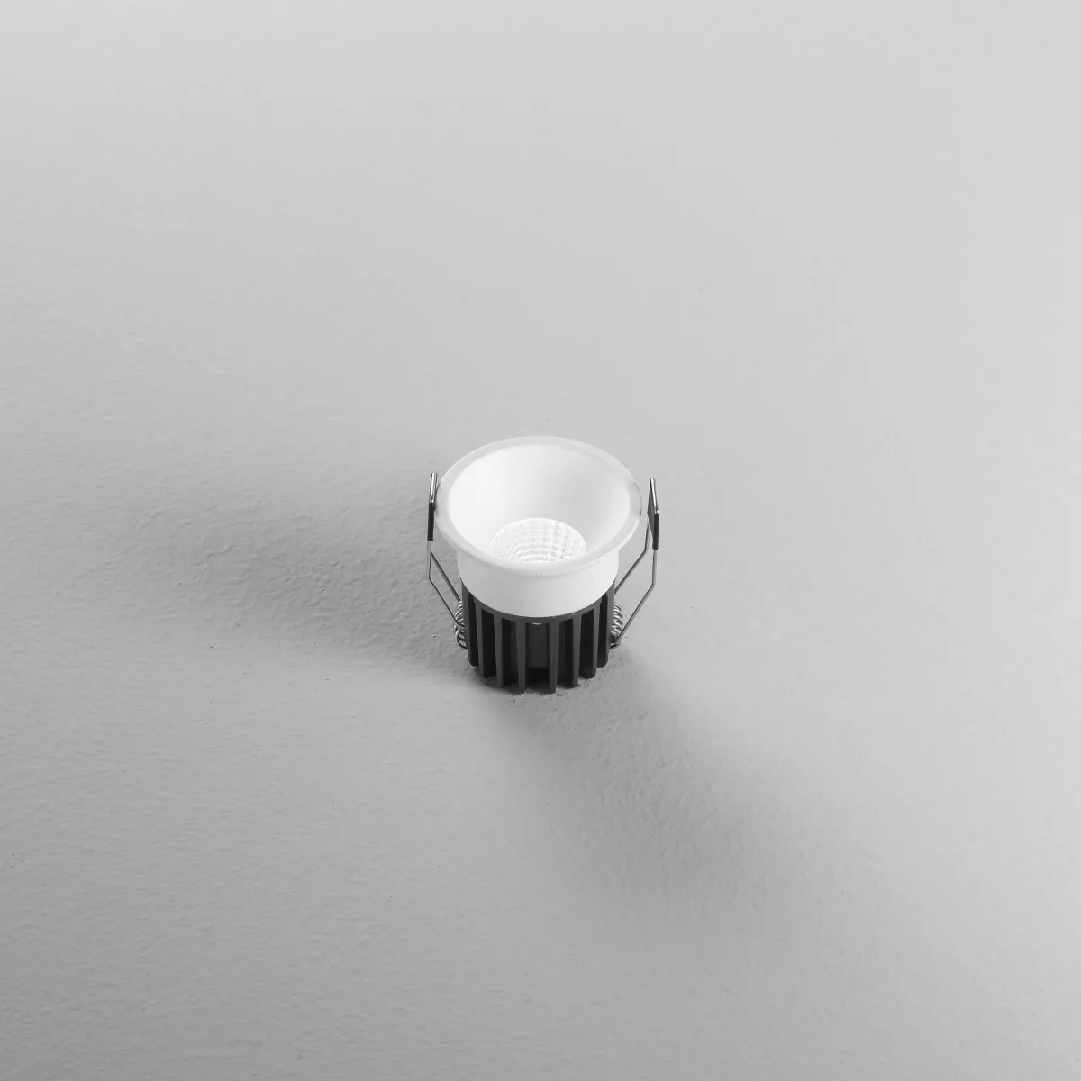 INCASSO LED QUARK BIANCO TONDO COB 8W 830LM CCT 6,5X5,5CM